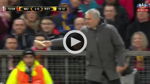 Mourinho maç sırasında oyuncusuna muz yedirdi