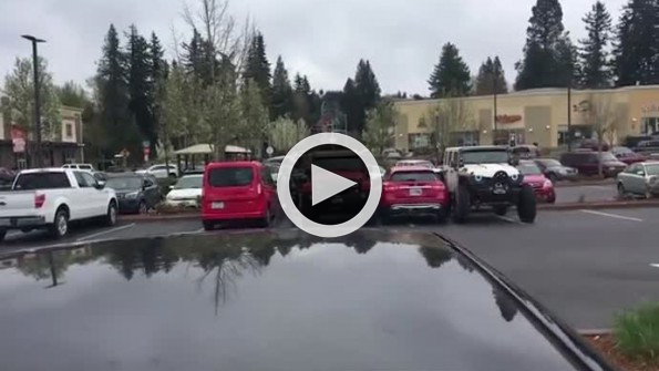 Aracını yanlış parkeden sürücüye verilen ilginç ceza
