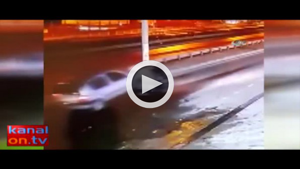 Motosiklete arkadan çarpan araba işte böyle şaha kalktı