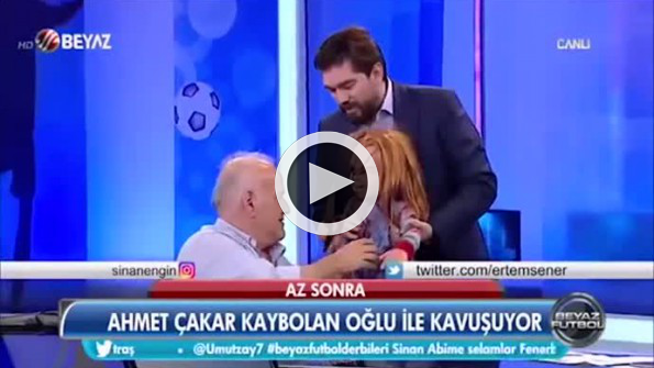 Ahmet Çakar bu hareketi ile yine alay konusu oldu