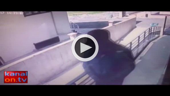 Güpegündüz TV hırsızlığı kamerada