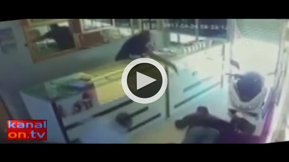 Kuyumcuda çatışma kamerada: Hırsızı böyle vurdu!