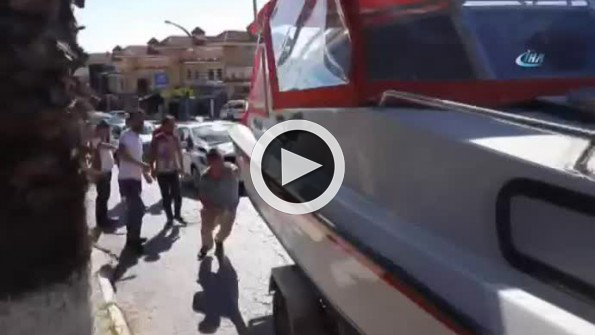 Akıl almaz kaza! Otomobile yat çarptı
