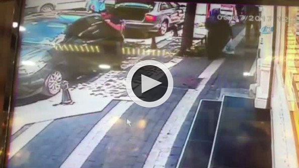 Otomobilden 5 kilo altın çalındı: O anlar kamerada