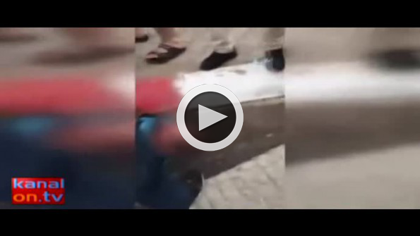 Küçük kızı kaçırdığı iddia edilen kişiye meydan dayağı!