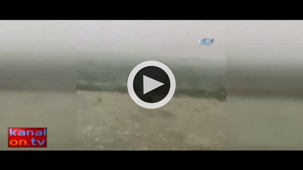 Yumurta büyüklüğündeki dolu, aracın camını deldi!