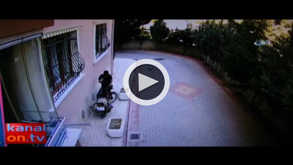 Motosikleti çalamayınca bisiklete yöneldiler! İşte Konya’daki hırsızlık anı
