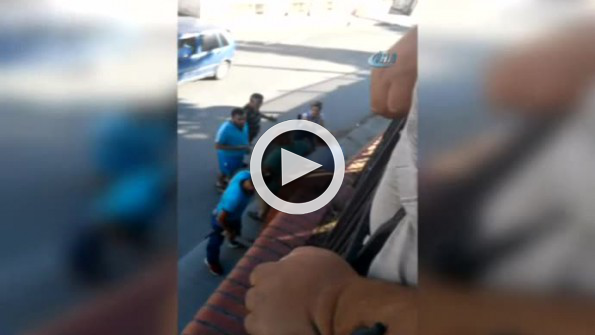 Sokak ortasında silahlı kavga: Dehşet anları kamerada