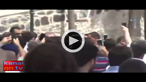 Vatandaş Erdoğan’ı görünce telefona sarıldı