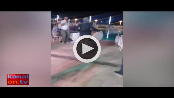 Davul çalarken hızını alamayıp havuza böyle atladı