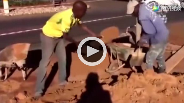 Afrikalı işçilerin anlamsız çalışması