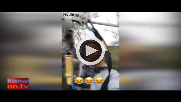 Olmayacak yerde takma dişi fırlayan genç
