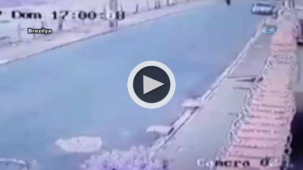 Motosiklet sürücüsünün bacağı koptu