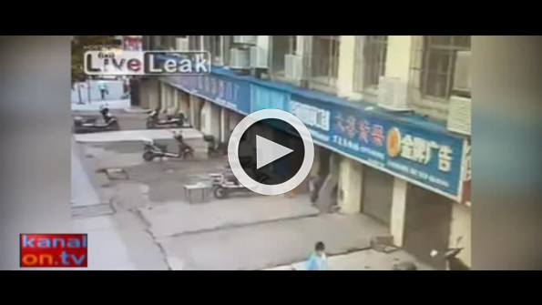 Patlamada dükkandan dışarı uçtu!