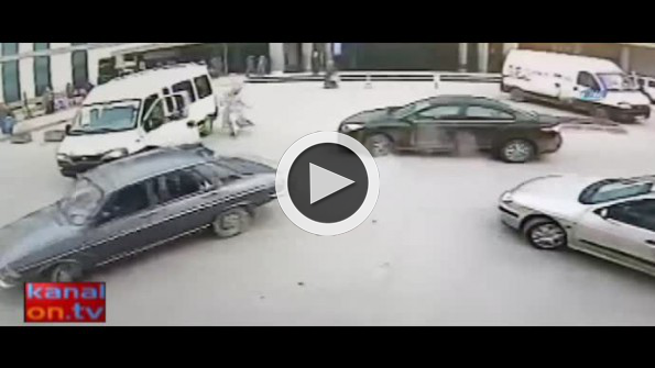 Hasta yakını güvenlik görevlisine tekme tokat saldırdı!