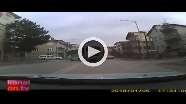 Konya’daki trafik kazası araç kamerasına yansıdı
