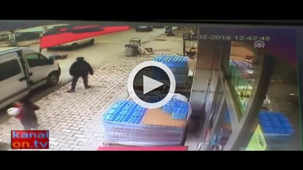 Konya’da otomobilin öğrenciye çarpması güvenlik kamerasında