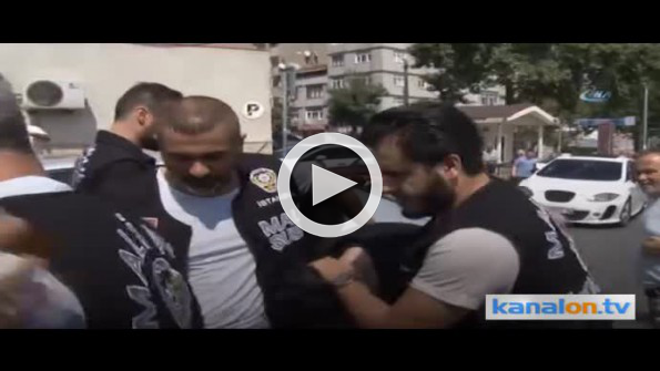 Adnan Oktar gazetecileri görünce bakın ne yaptı