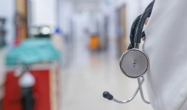Memuriyetten istifa eden doktorlara asistanlık imkanı