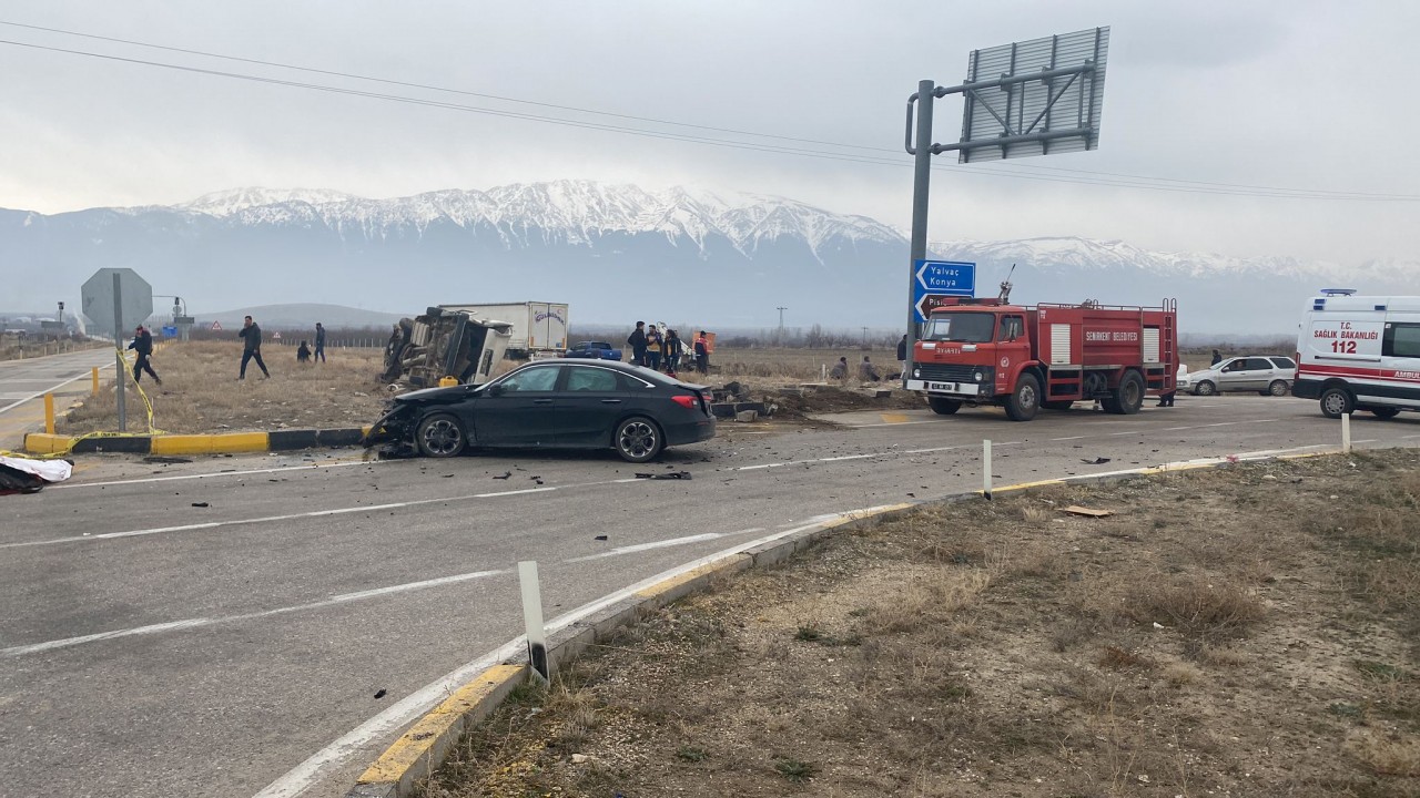 Otomobil ile minibüs çarpıştı: 1 ölü