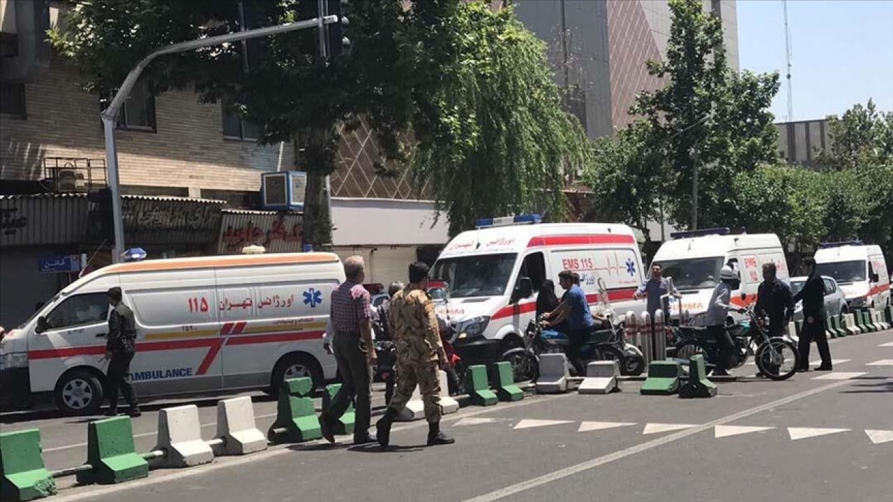 İran’da okullardaki toplu zehirlenme vakalarıyla ilgili 100’den fazla kişi gözaltına alındı