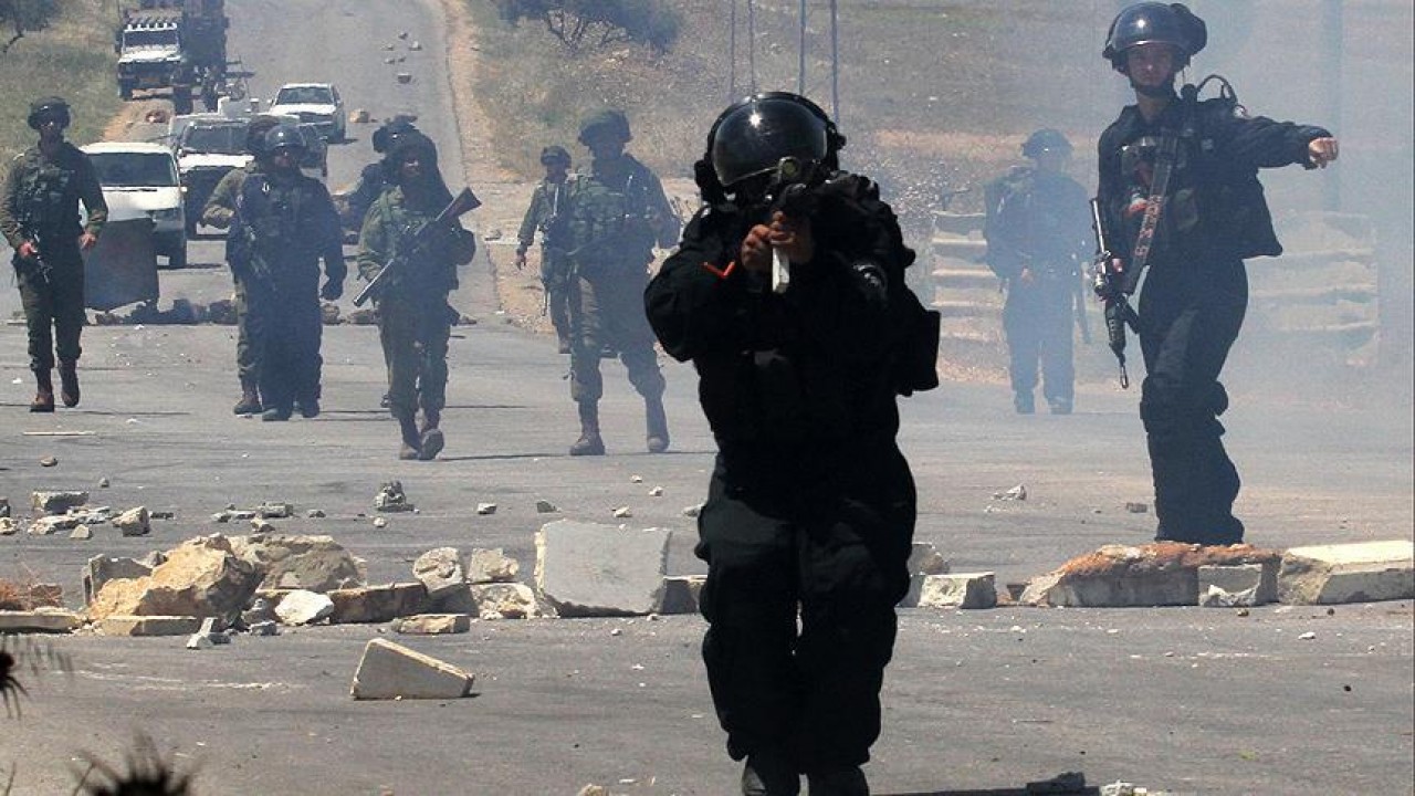 İsrail güçleri, 10 Filistinliyi gözaltına aldı