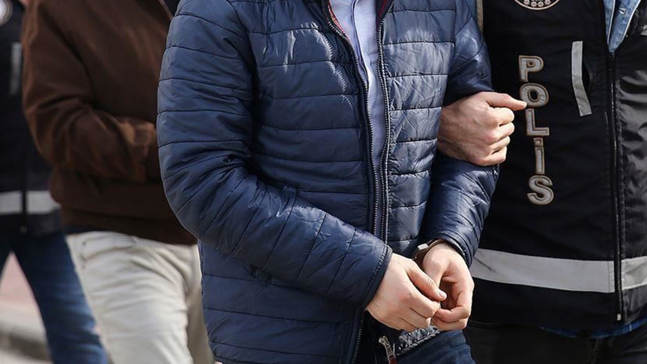 Konteyner satma vaadiyle depremzedeleri dolandırdılar