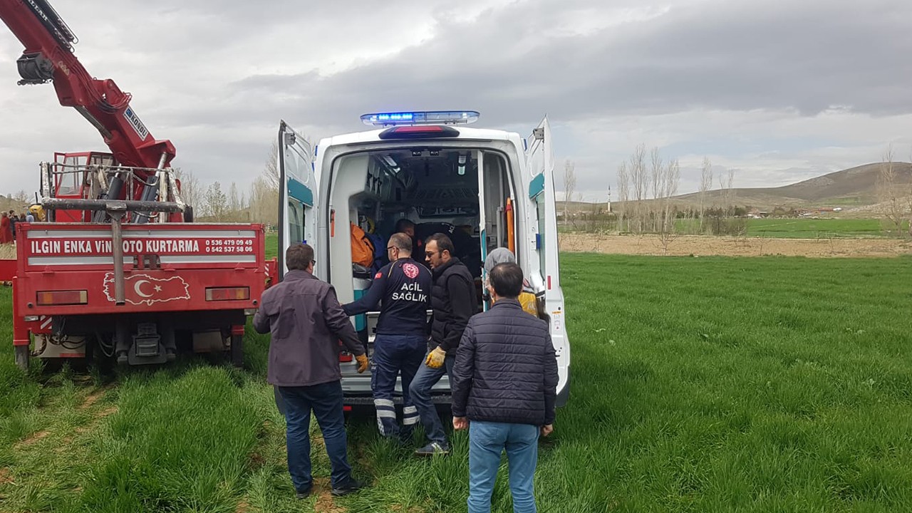 Konya’da çekiciyle traktör çarpıştı: Ağır yaralanan sürücü araçta sıkıştı