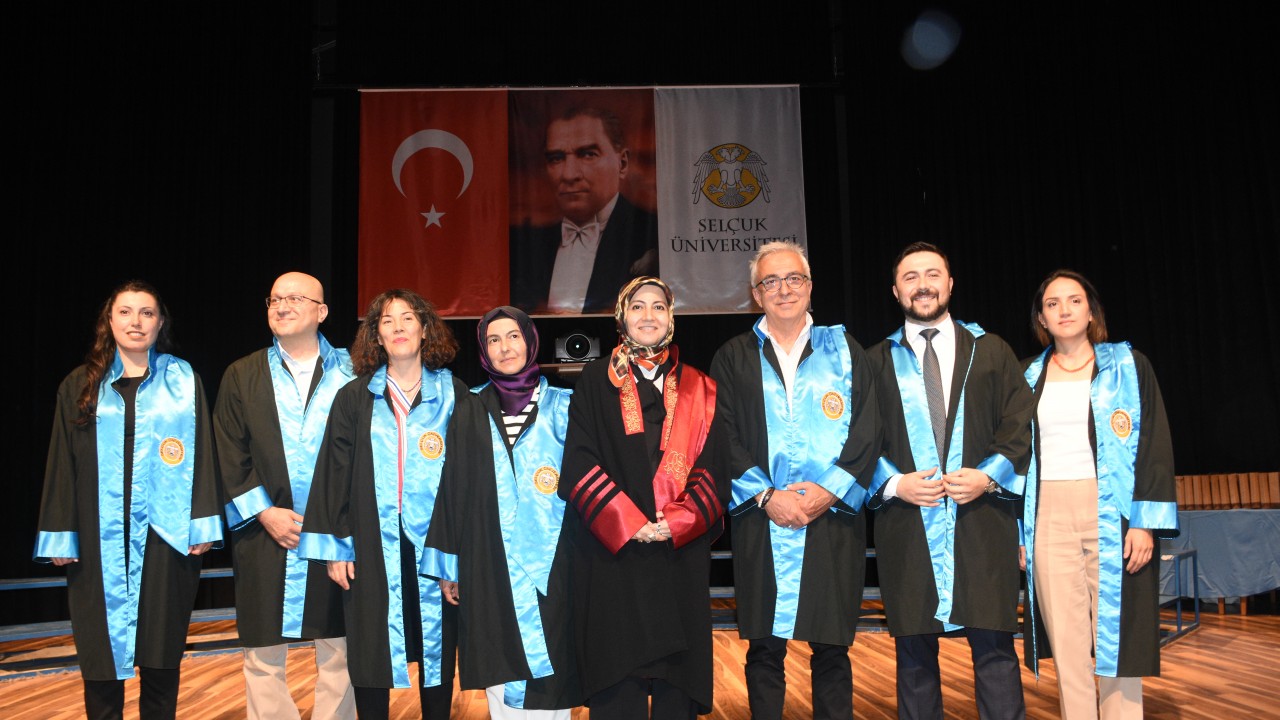 Selçuk Üniversitesi’nde yüksek lisans ve doktora eğitimlerini tamamlayan öğrenciler için mezuniyet töreni